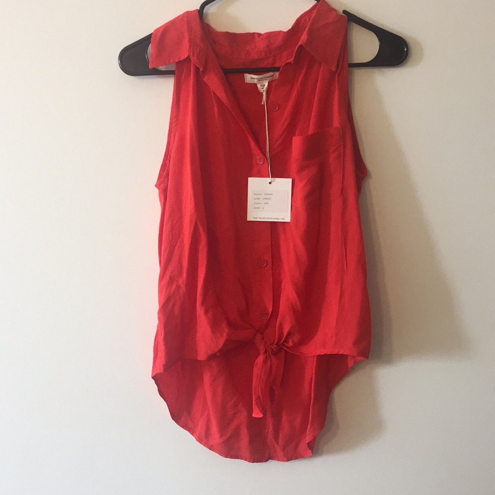 NWT beachlunchlounge Women’s Small red hi-low tank
